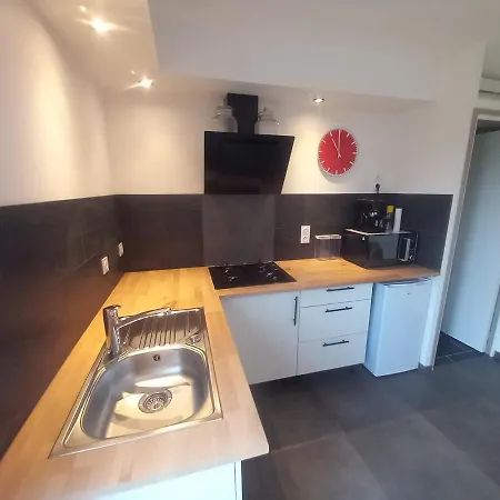 Une petite maison et sa prairie Villefargeau Extérieur photo