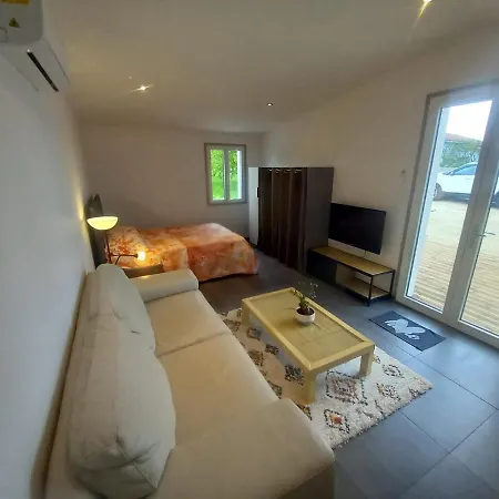Une petite maison et sa prairie Villefargeau Extérieur photo